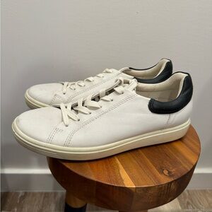 Excellent condition White Ecco sneakers!